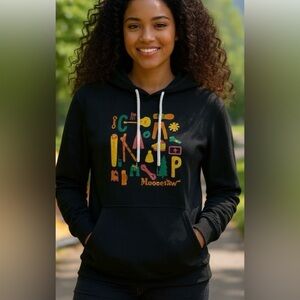 Moosejaw Women’s Granola Pullover Hoody Colorful Camp Graphic Drawstring Black